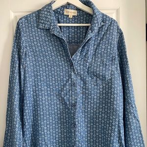 NWOT Cloth & Stone Medium Blue Chambray Blouse Size Small